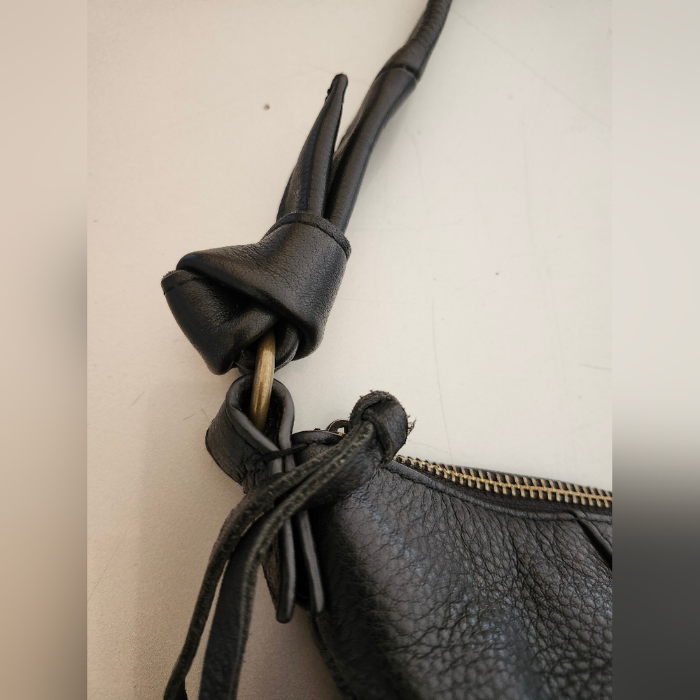 Elliott Lucca Black Leather Shoulder Bag - Picture 5 of 10